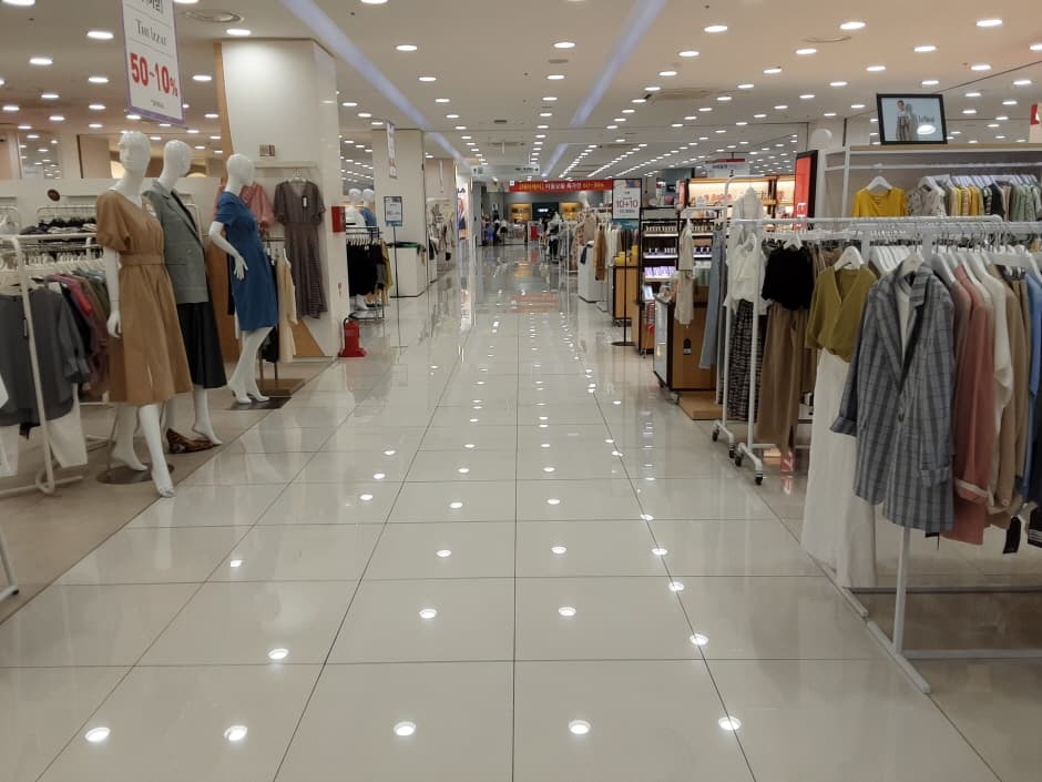 Moda Outlet - Ulsan Branch [Tax Refund Shop] (모다아울렛 울산점)