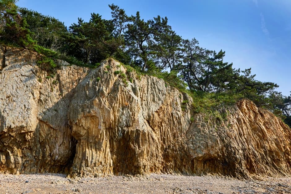 Chaeseokgang Cliff (Jeonbuk National Geopark) (채석강 (전북 서해안권 국가지질공원))