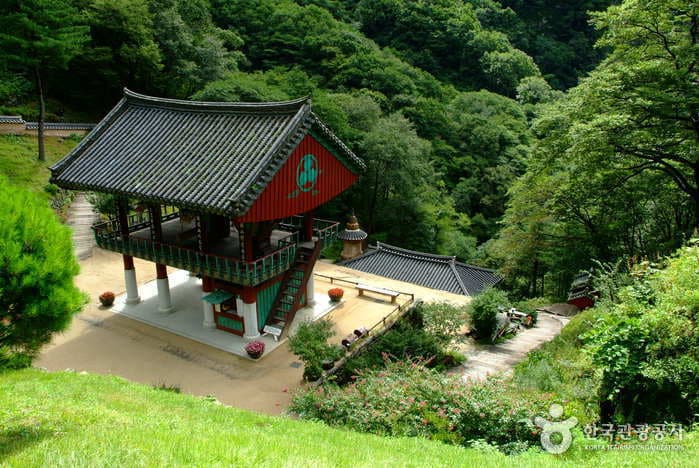 Bonghwa Cheongnyangsa Temple (청량사(봉화))