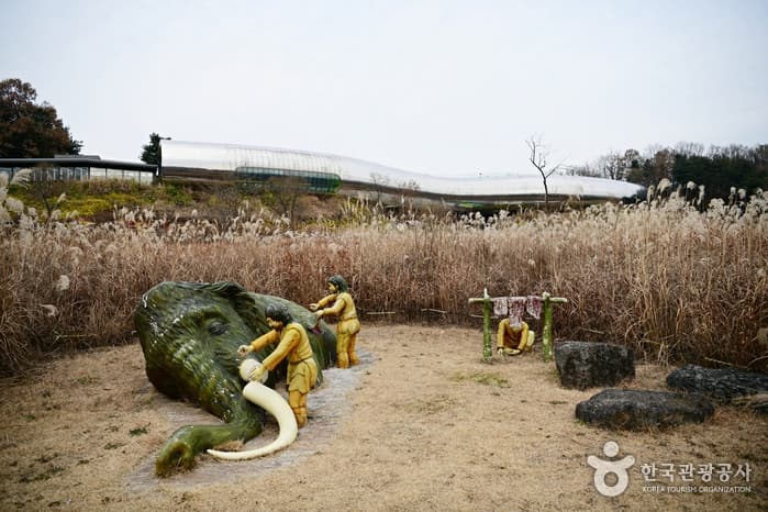 Jeongok Prehistory Musuem (전곡선사박물관)