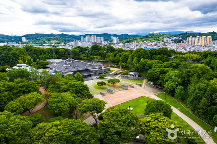 Jinju National Museum (국립진주박물관)
