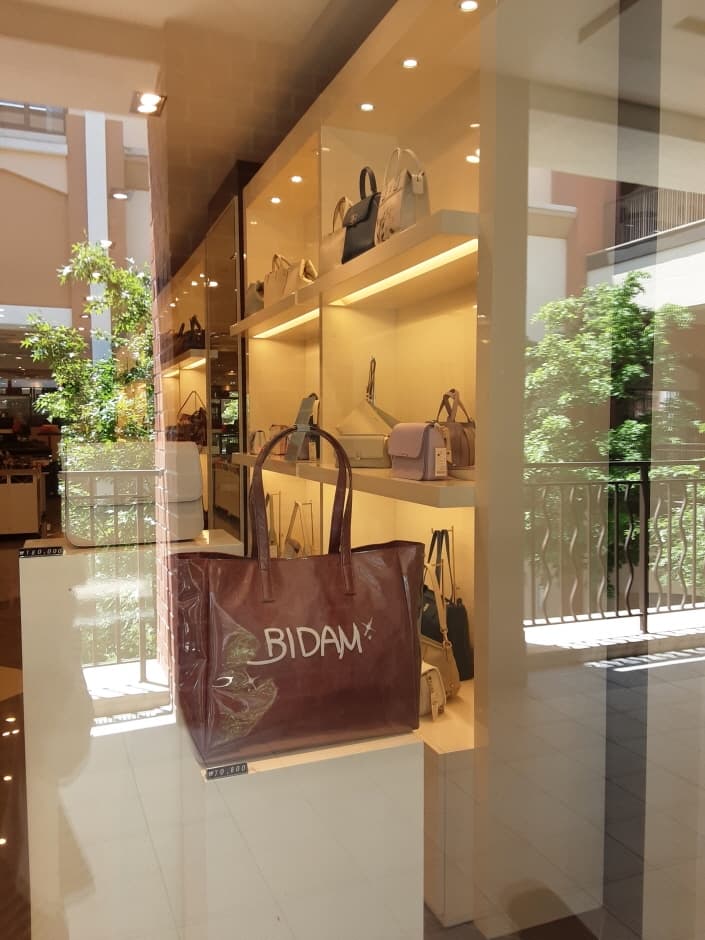 Louis Quatorze - Shinsegae Paju Branch [Tax Refund Shop] (루이까또즈 신세계파주)