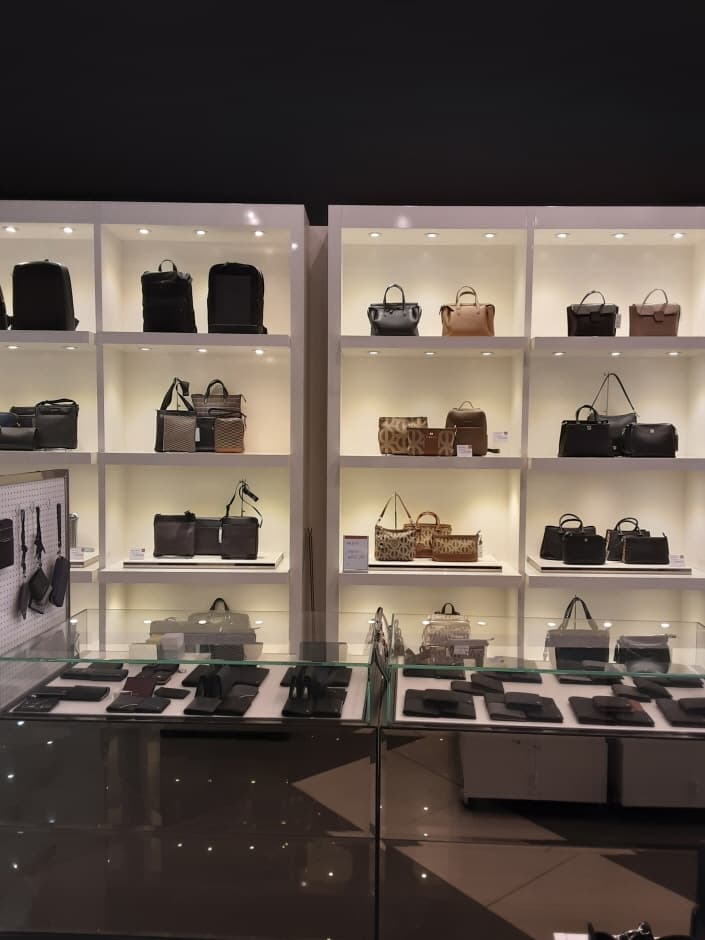 Louis Quatorze - Lotte Paju Branch [Tax Refund Shop] (루이까또즈 롯데파주)