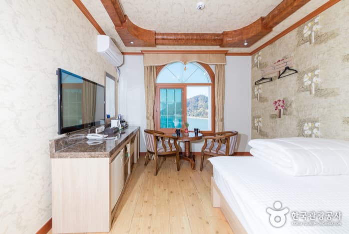 Hotel Hayannoeul (하얀노을 호텔)