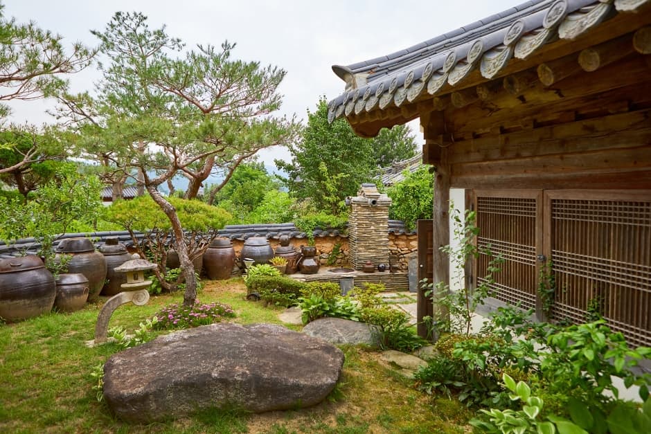 Solsongju Cultural Center (솔송주문화관)