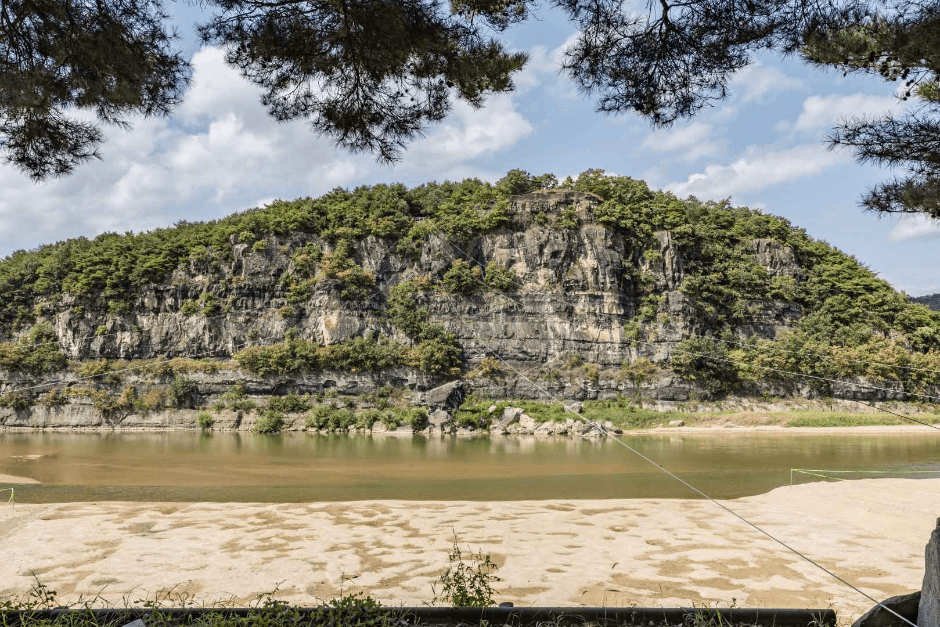 Buyongdae Cliff (부용대)