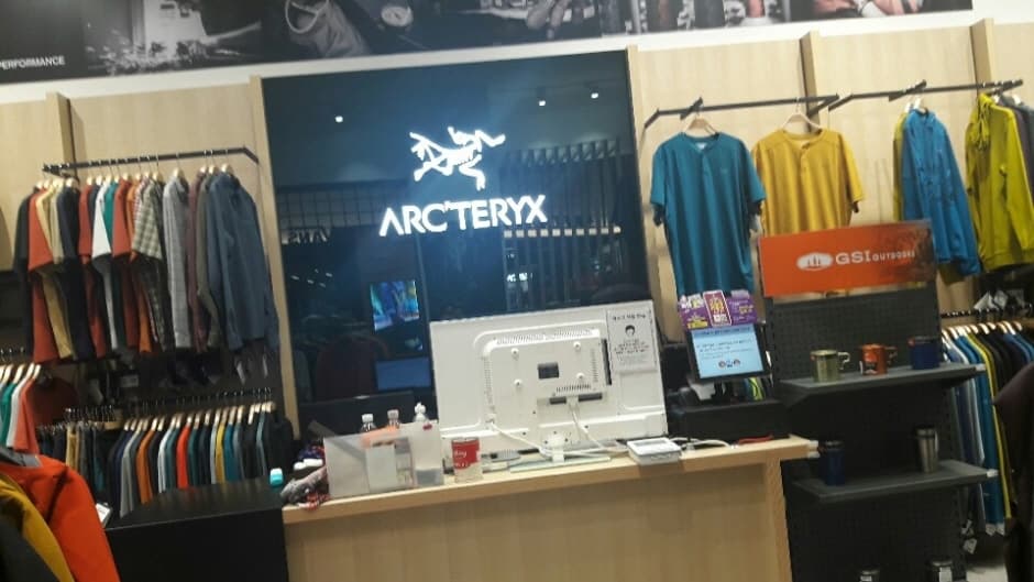 Arc'teryx [Tax Refund Shop] (아크데릭스)