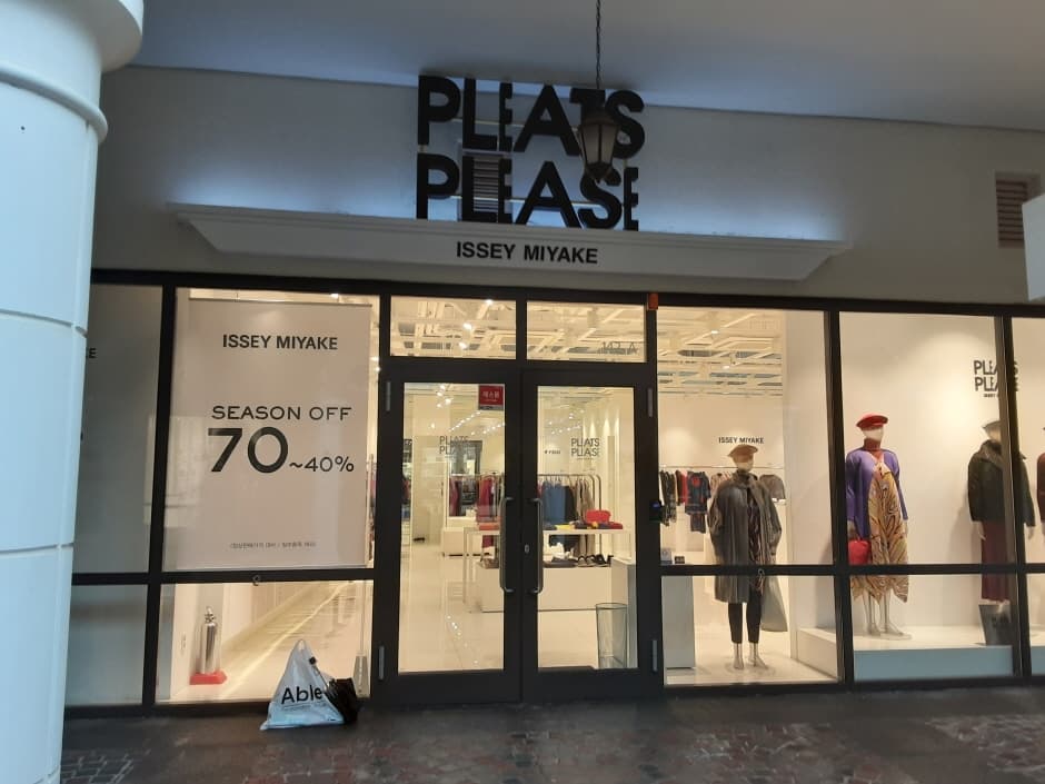 Issey Miyake - Shinsegae Busan Branch [Tax Refund Shop] (이세이미야케 신세계 부산점)