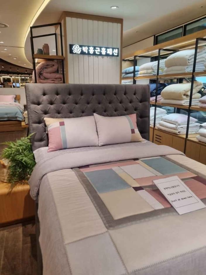 Park Hong Geun Home [Tax Refund Shop] (박홍근홈패션)