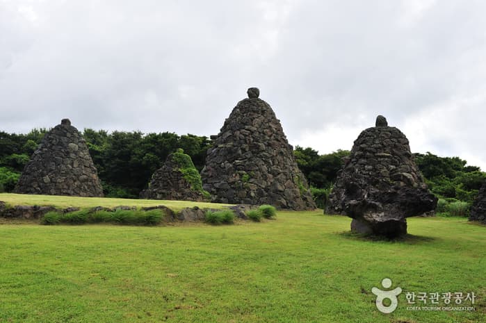 Jeju Stone Park (제주돌문화공원)