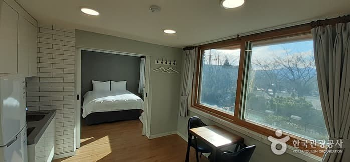 Hotel Jirisan Haetsal (지리산햇살)