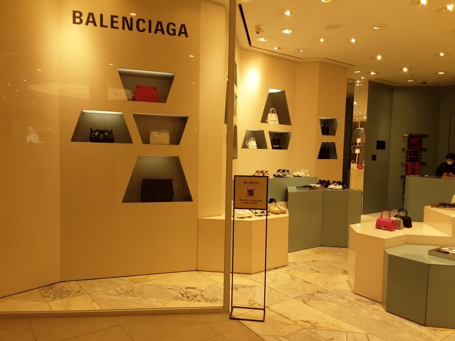 Balenciaga - Shinsegae Centum City Branch [Tax Refund Shop] (발렌시아가 신세계 센텀점)