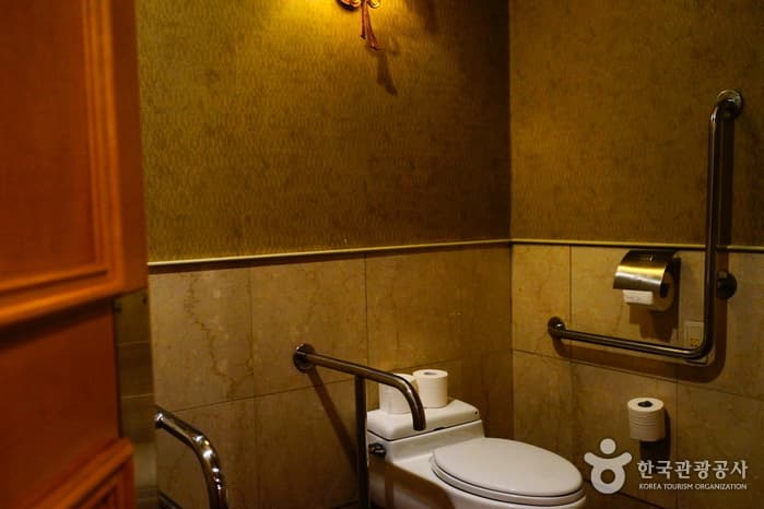 Jeju Oriental Hotel Casino (제주 오리엔탈호텔 카지노)