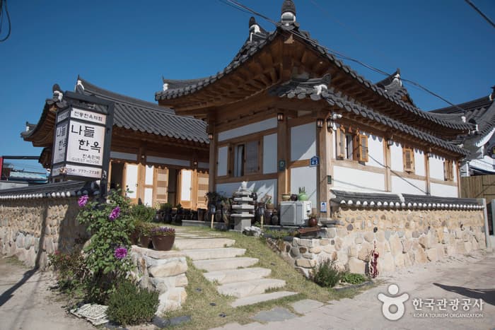 Nadul Hanok (나들한옥)