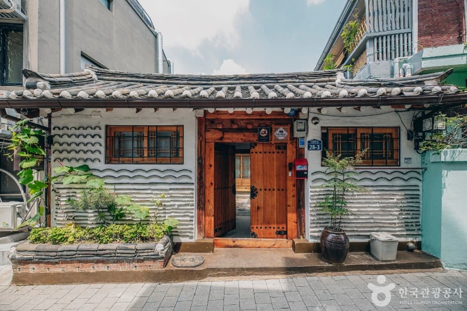 Seochon Guest House [Korea Quality] / 서촌게스트하우스 [한국관광 품질인증]