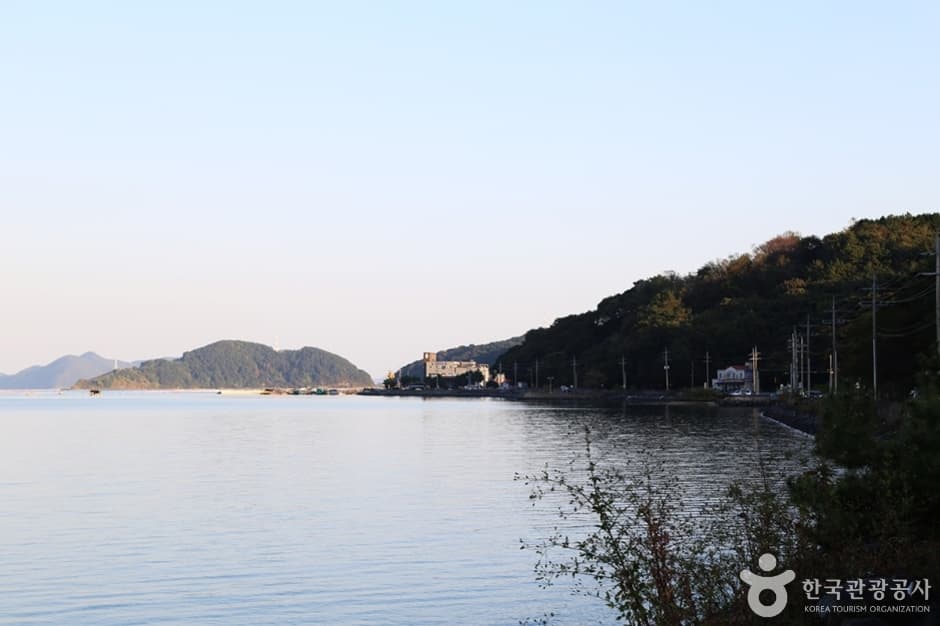 Changpo Coastal Road (창포 해안길)