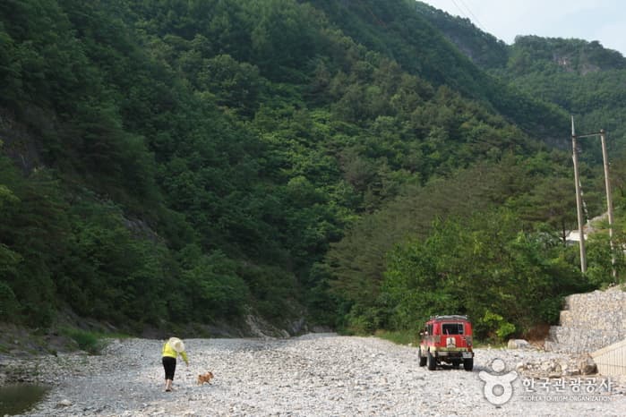 Deoksangigyegok Valley (덕산기 계곡)