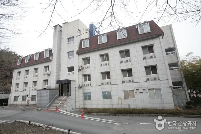 Baegyang Tourist Hotel (백양관광호텔)