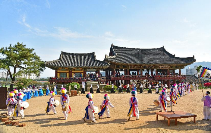 Miryang Yeongnamnu Pavilion (밀양 영남루)