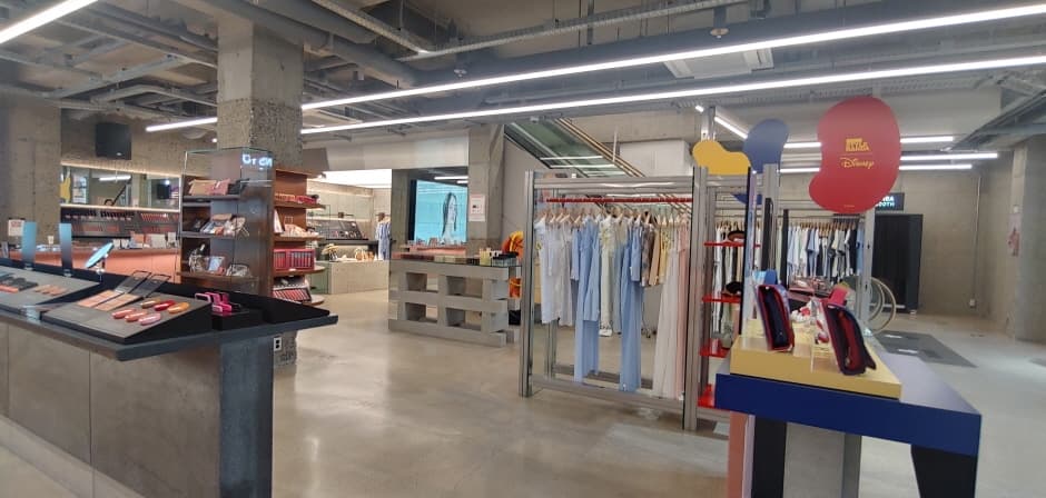 Stylenanda - Hongdae Branch [Tax Refund Shop] (스타일난다 홍대)