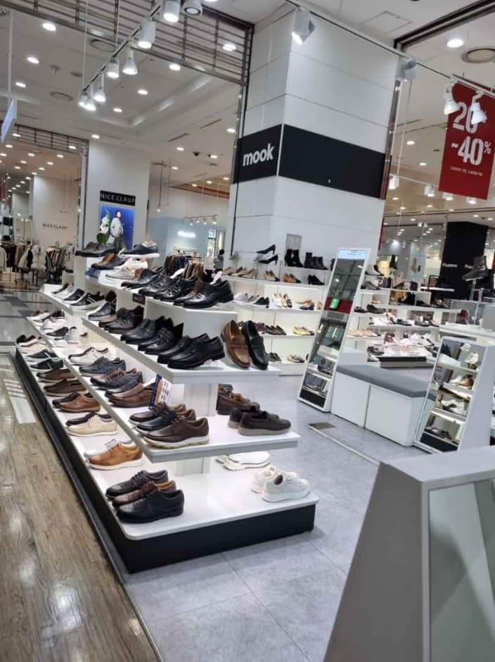 Mook - Lotte Factory Gasan Branch [Tax Refund Shop] (무크 롯데팩토리 가산)