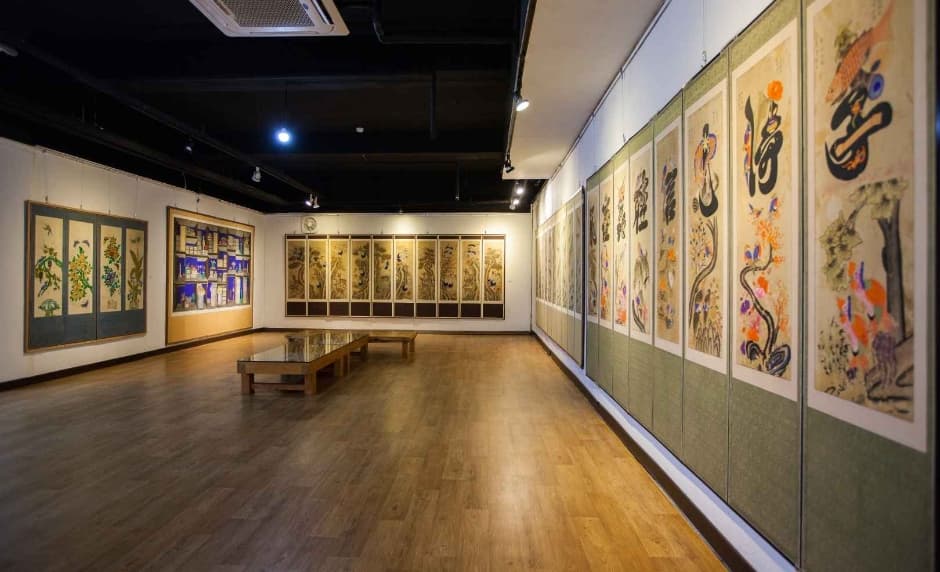 Gahoe Museum (가회민화박물관)