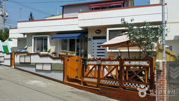 Your's Guesthouse, Tongyeong (통영 유어스게스트하우스)