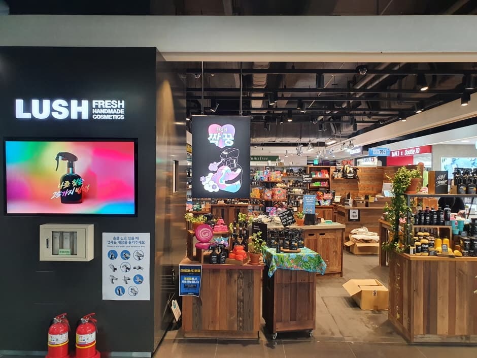 Lush Korea - Sillim Branch [Tax Refund Shop] (㈜러쉬코리아 신림점)