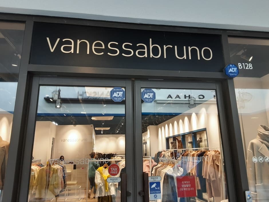LF Vanessabruno - Lotte Dongbusan Branch [Tax Refund Shop] (LF 바네사브루노 롯데동부산)