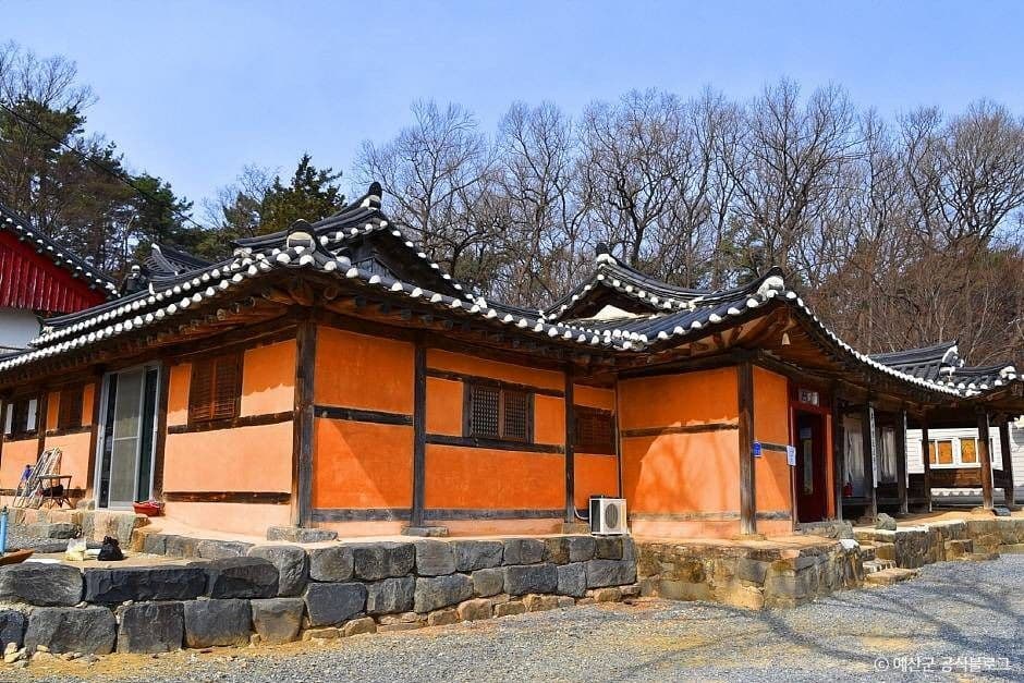 Yesan Hwaamsa Temple (화암사 (예산)
