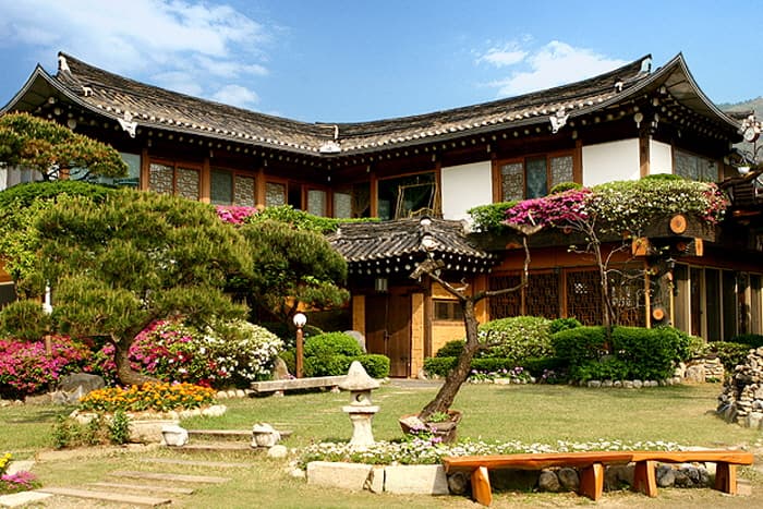 Hanok village [Korea Quality] / 한옥마을 황토펜션 [한국관광 품질인증]