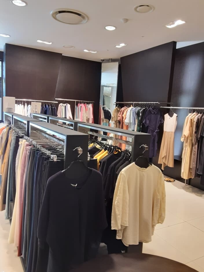 The Handsome System - Shinsegae Paju Branch [Tax Refund Shop] (한섬 시스템 신세계파주)