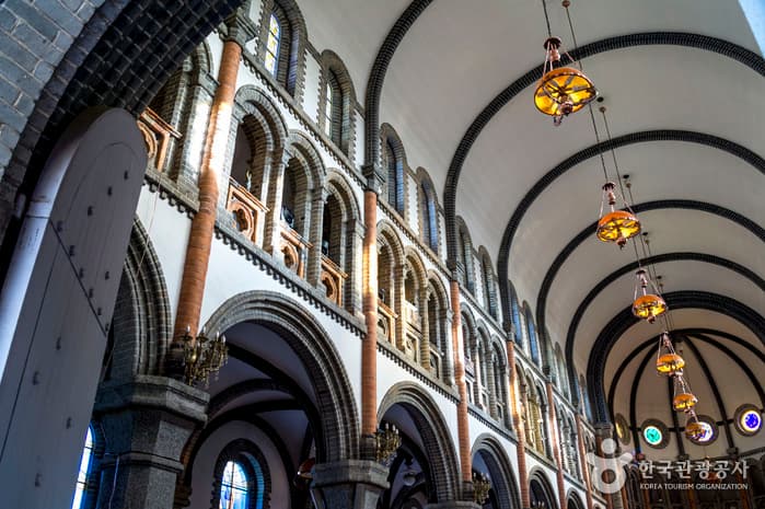 Jeonju Jeondong Catholic Cathedral (전주전동성당)
