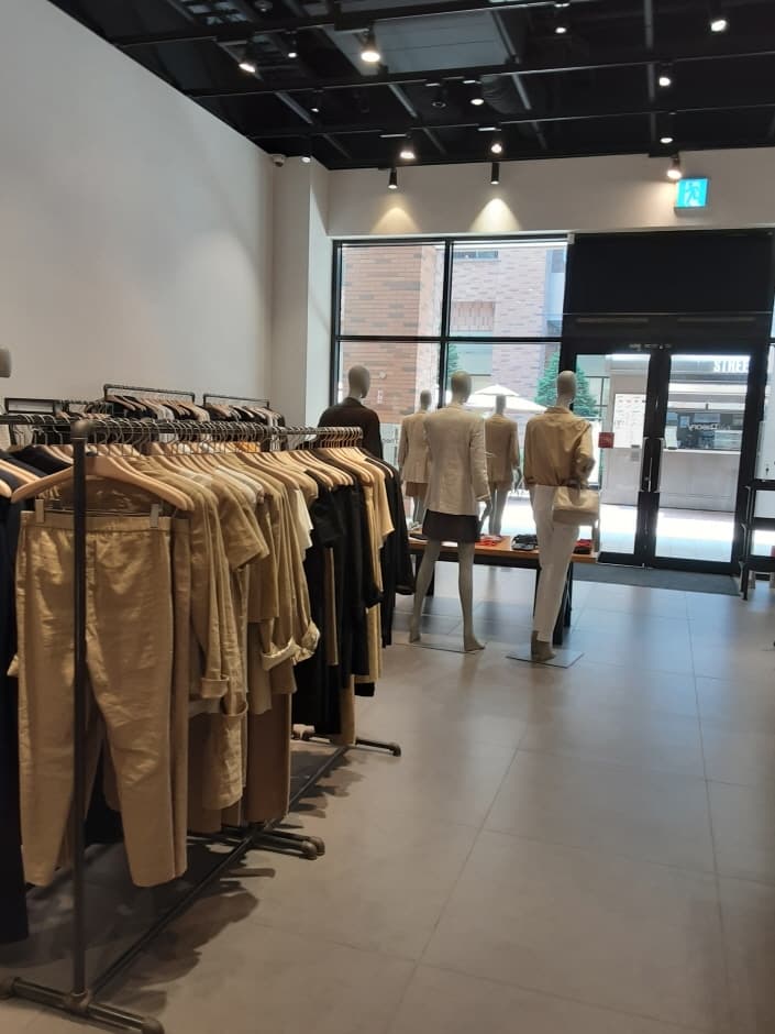 Theory - Lotte Outlets Paju Branch [Tax Refund Shop] (띠어리 롯데아울렛 파주점)