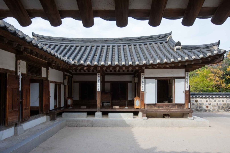 Namsangol Hanok Village (남산골한옥마을)