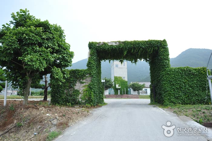 Midang Literary House (미당 서정주 시문학관)