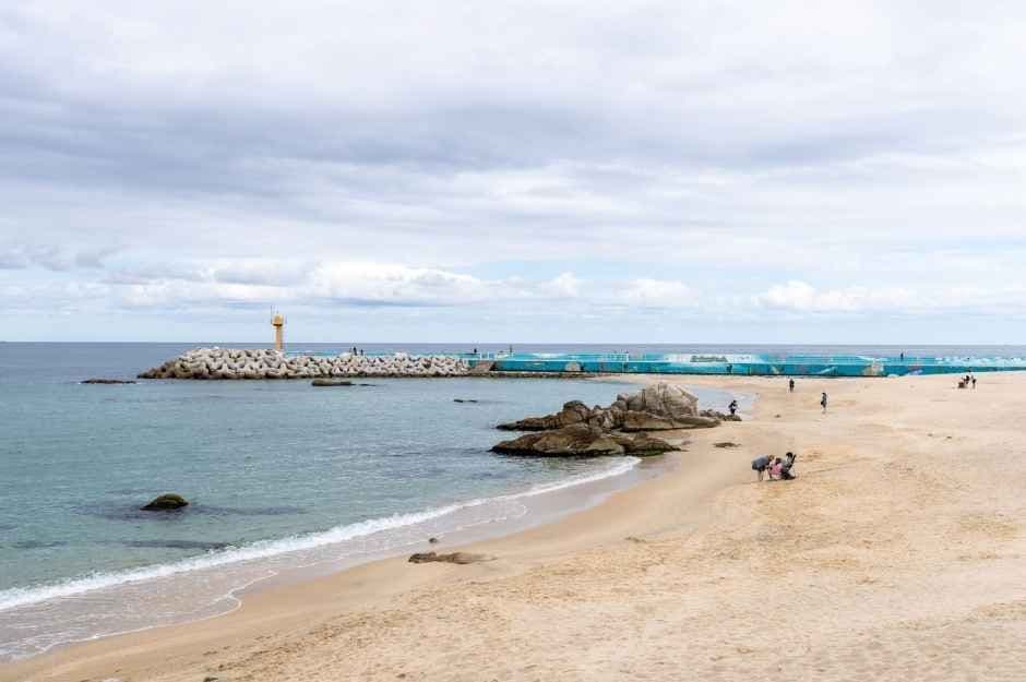 Yeongjin Beach (영진해변)