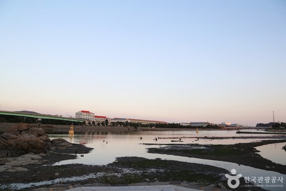 Mangsando Island, Yujuam, Yujubigak (망산도·유주암·유주비각)