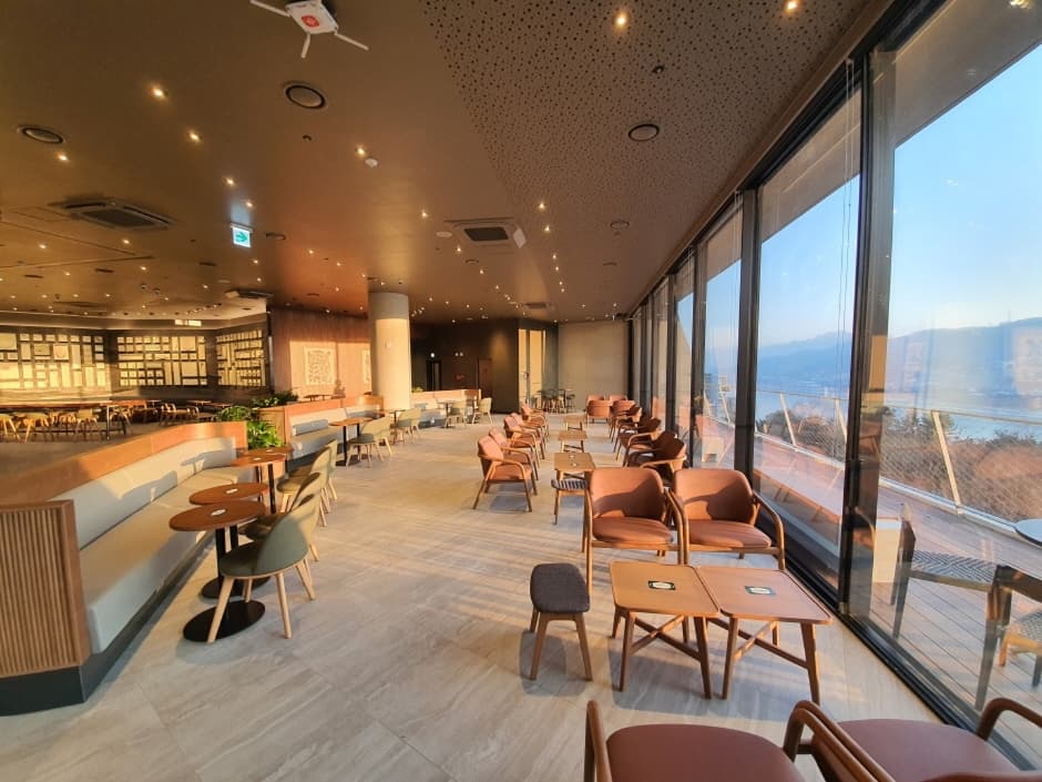 Starbucks The Buckhangang R (스타벅스 더북한강R)