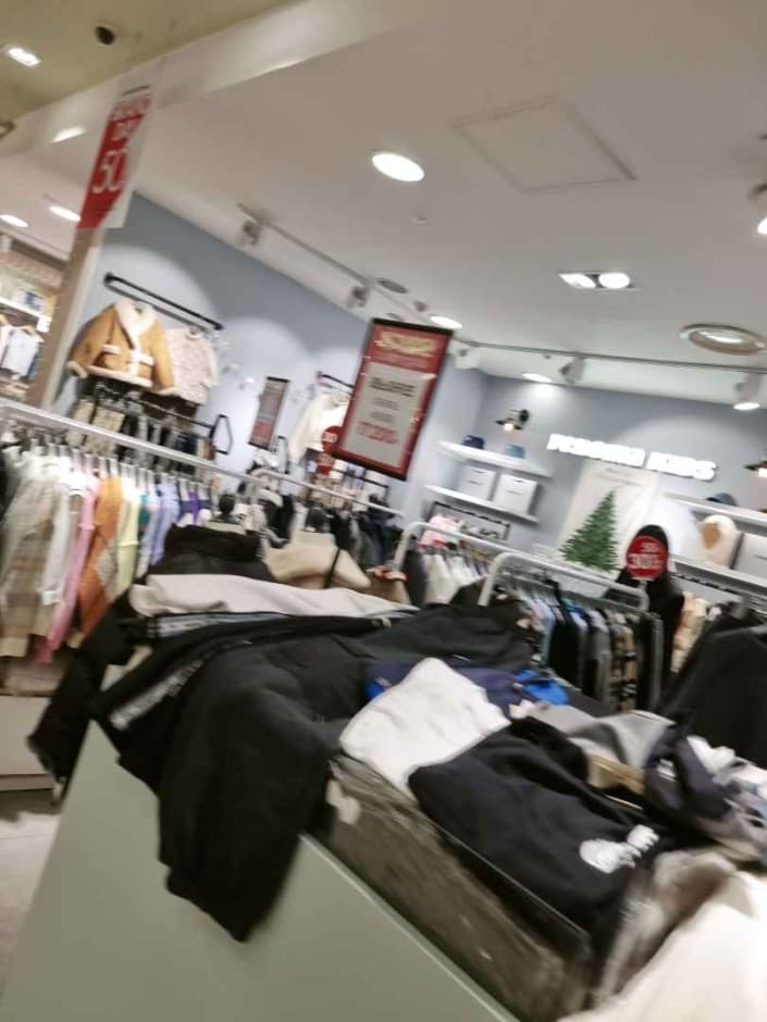 Renoma Kids - 2001 Outlet Junggye Branch [Tax Refund Shop]  (레노마키즈 2001아울렛 중계)