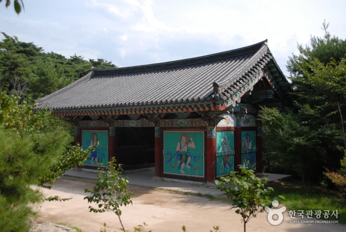 Sudeoksa Temple (수덕사)