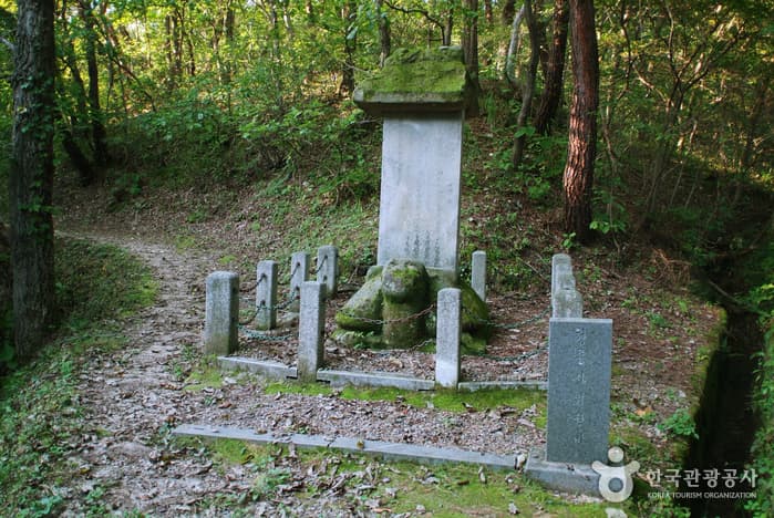 Cheongnyongsa Temple Site (청룡사지)