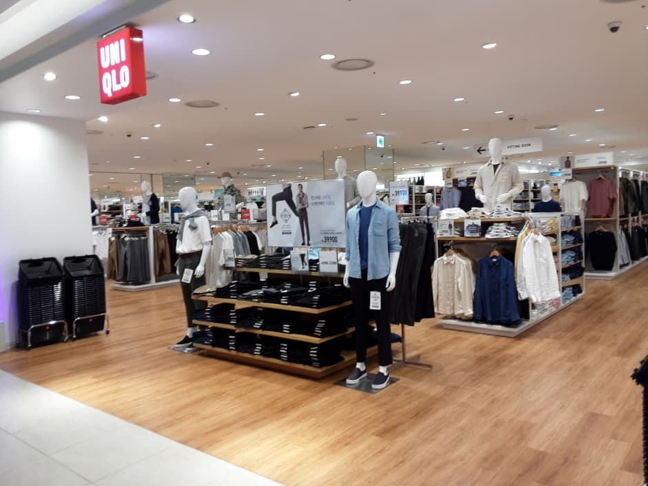 Uniqlo - Hyundai Garden5 Branch [Tax Refund Shop] (유니클로 현대가든파이브)