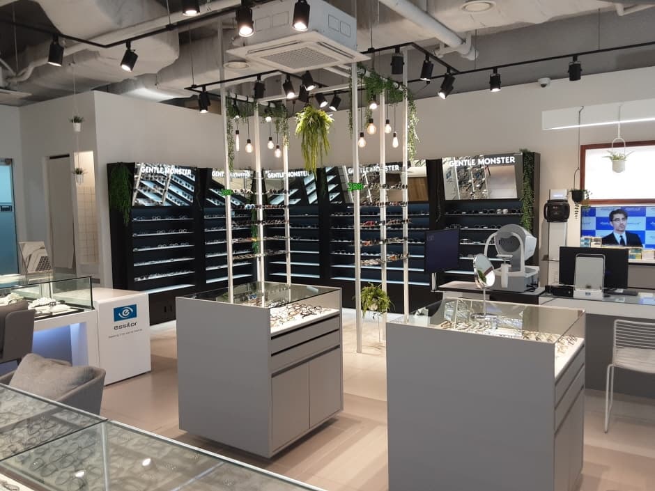 Eyerich - Apgujeong Branch [Tax Refund Shop] (아이리치 압구정)