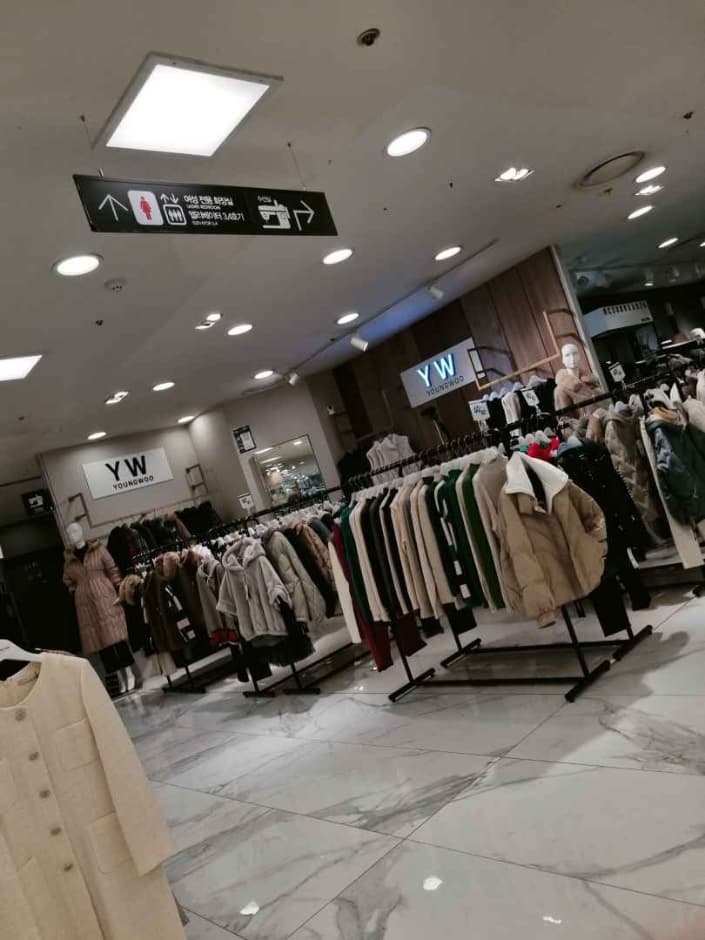 YOUNGWOO - Newcore Pyeongchon Branch [Tax Refund Shop] (영우 뉴코아 평촌)