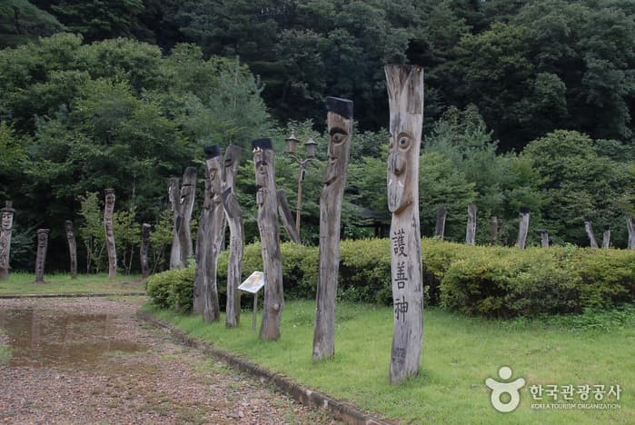 Chilgapsan Jangseung Park (칠갑산 장승공원)
