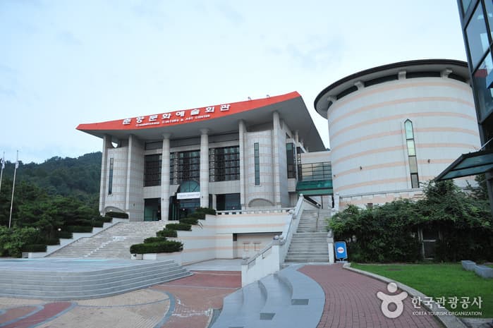 Chunhyang Culture & Art Center (춘향문화예술회관)