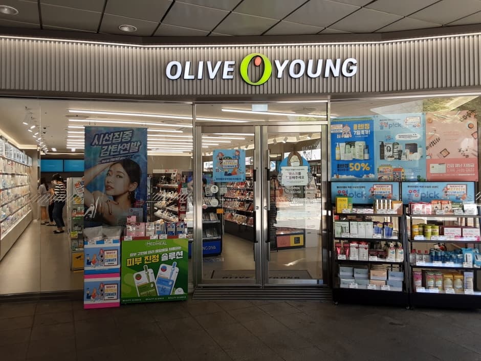 Olive Young - Jangji Station Branch [Tax Refund Shop] (올리브영 장지역)