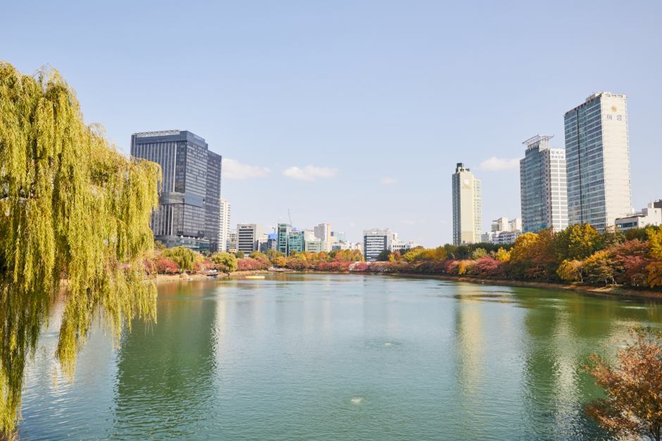 Songpa Naru Park (Seokchonhosu Lake) (송파나루공원 (석촌호수))