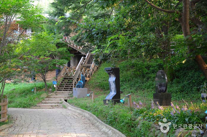 Neorigul Culture Village (너리굴 문화마을)